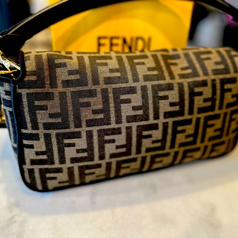 💯 Authentic Fendi Iconic Baguette Handbag